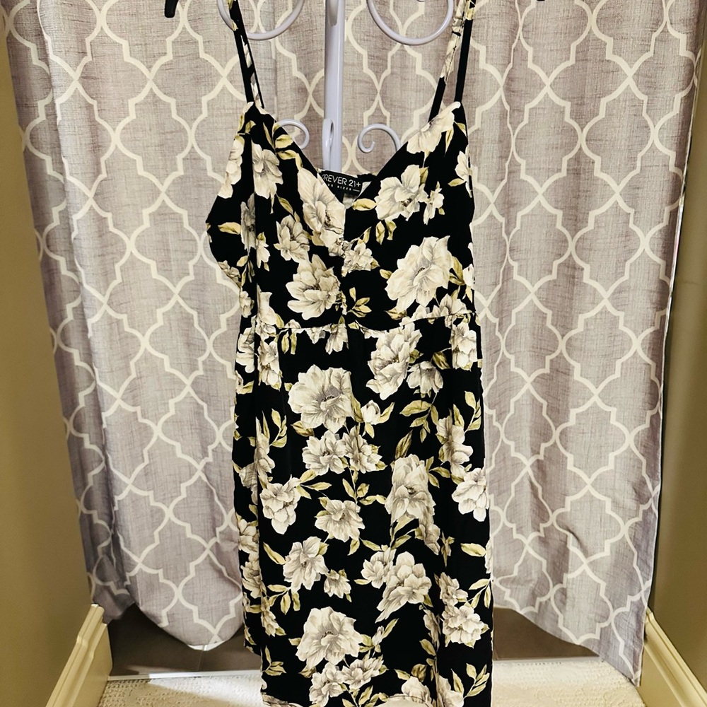 🌻Forever 21 Black and Red Spaghetti Strap Mini Sundress